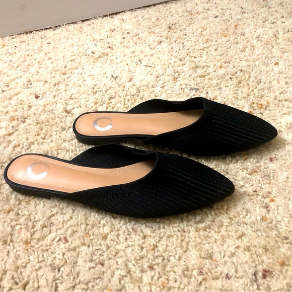 Pointed Toe Textured Slides - Picture 2 of 4